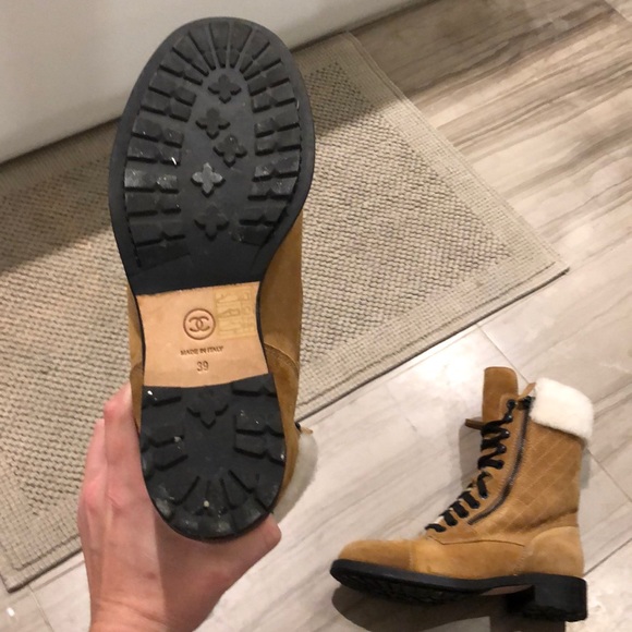 Chanel 39 brown suede and shearling boots